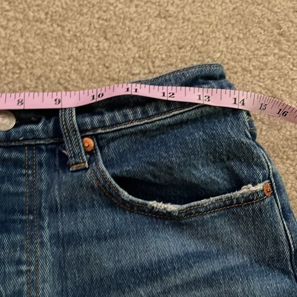 “Levi- Women’s Charleston Mid Dark Short size 26” - Picture 4 of 8